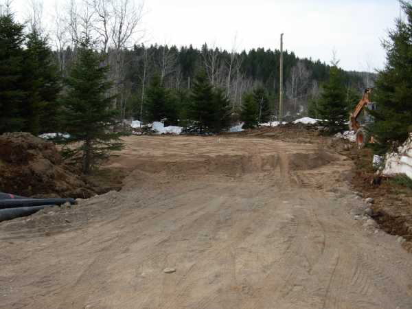 Le terrain est prêt à recevoir les formes pour la dalle DSCN1830.jpg