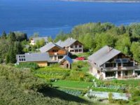 L'Écohameau de la Baie, perché au-dessus du fjord du Saguenay.