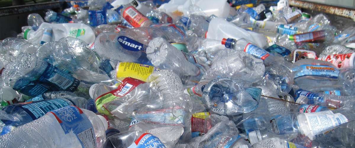 Plastifiants, additifs et produits synthétiques dans les plastiques