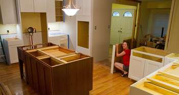 Attention aux meubles en bois recomposé. Photo Mitch Benett, Creative