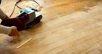 Sabler un plancher de bois pour le remettre à neuf