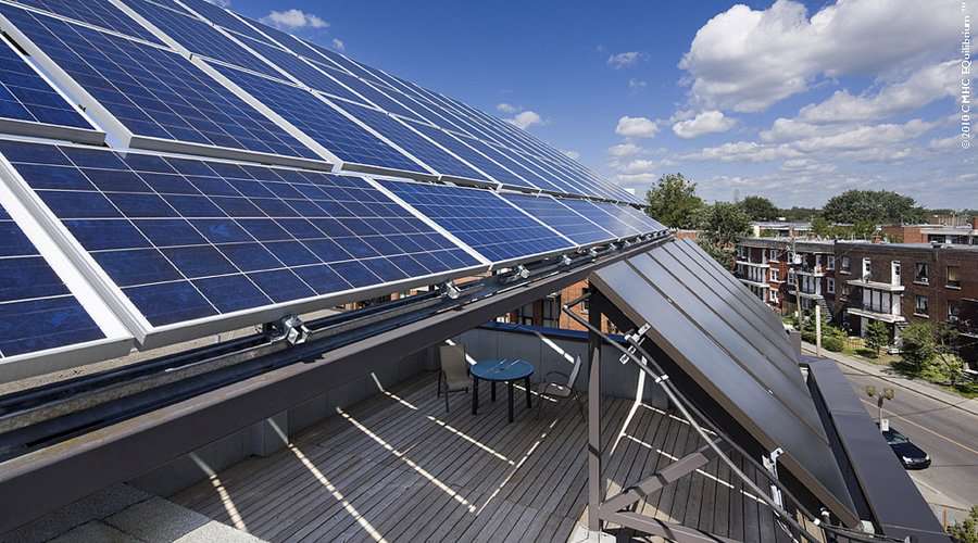 Panneaux photovoltaïques sur l’immeuble Abondance le Soleil à Montréal