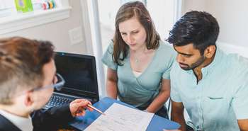 Ne pas signer de contrat de vendeur de porte à porte!