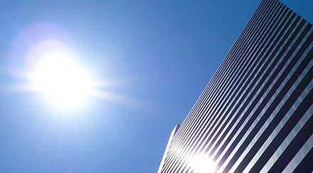 Un aérosol solaire transparent transforme les fenêtres en murs
