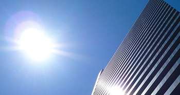 Un aérosol solaire transparent transforme les fenêtres en murs