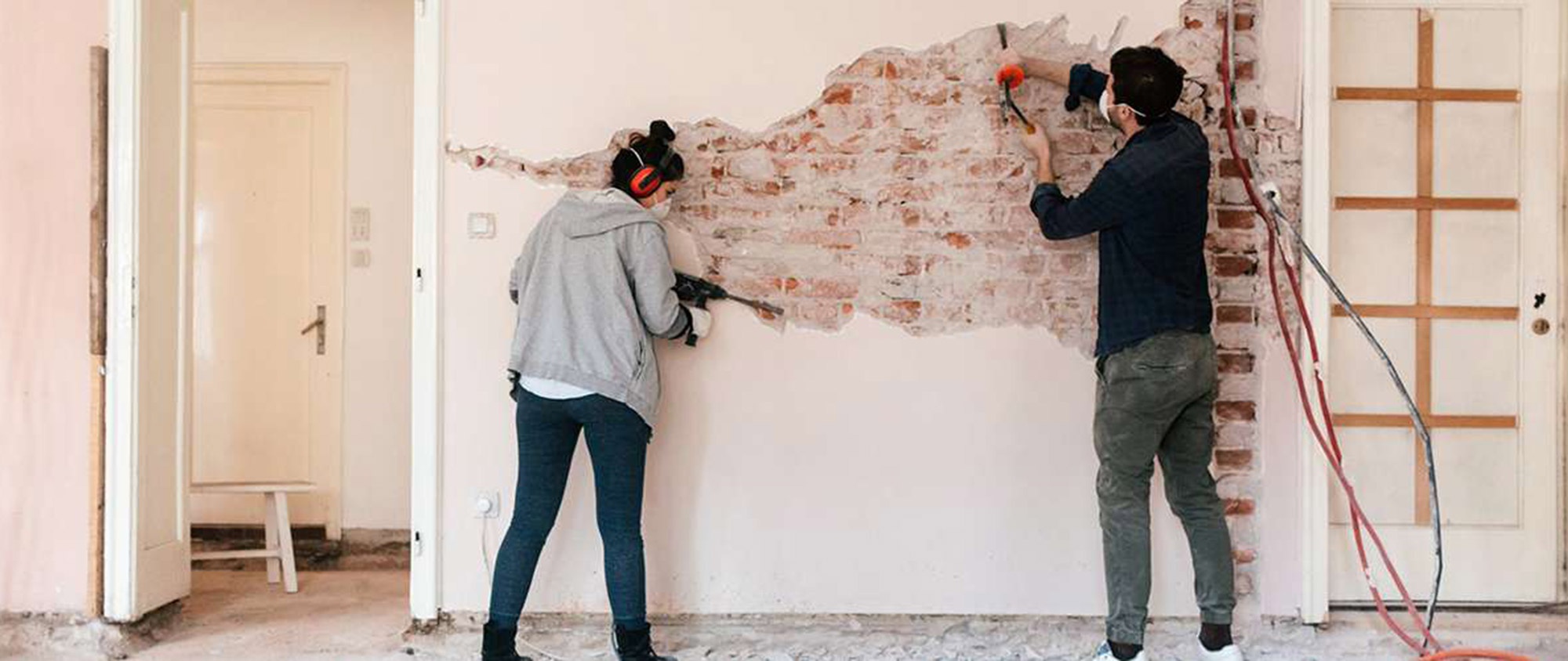 Nettoyer la poussière sur les plafonds et les murs – Ménage Coaching