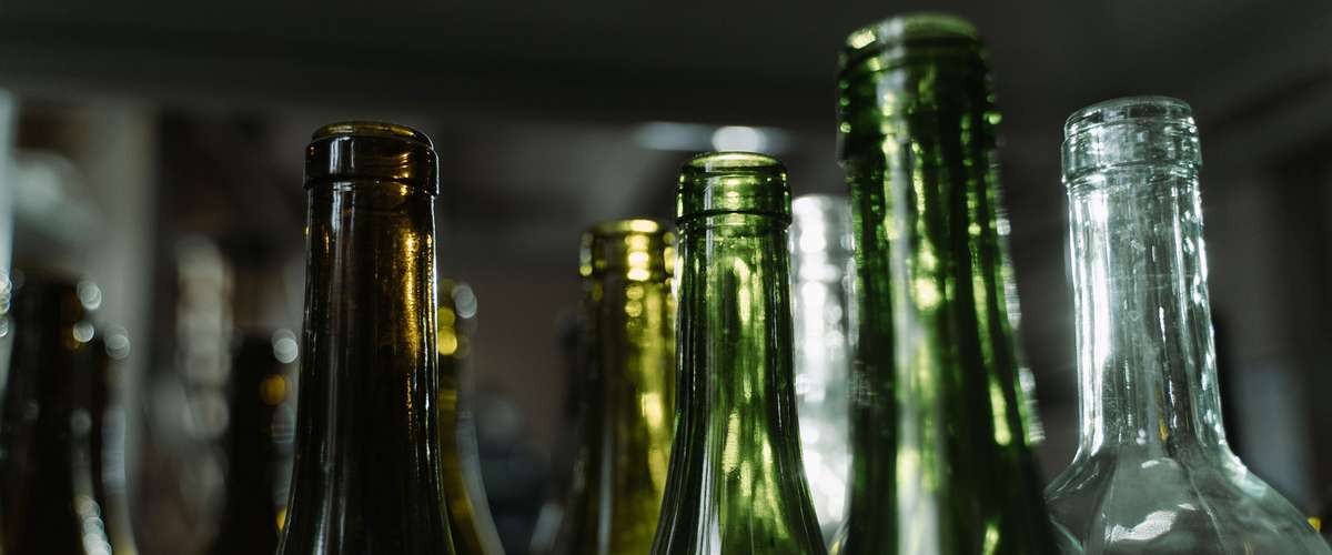 Des bouteilles de verre pour le recyclage du verre en béton