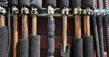 Systèmes de distribution de chaleur à eau chaude : isoler les tuyaux