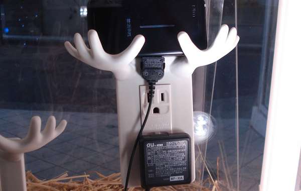 Chargeur de téléphone en vitrine