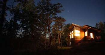 Maison autonome: construire dans une région éloignée, hors-réseau