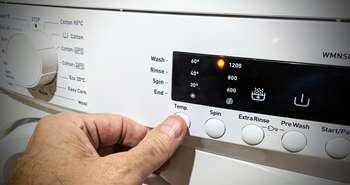 Économiser en lavant à l'eau froide tout en rendant les choses propre...