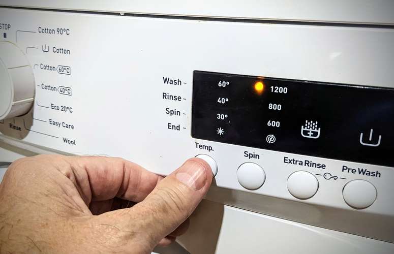 Économiser en lavant à l'eau froide tout en rendant les choses propre...