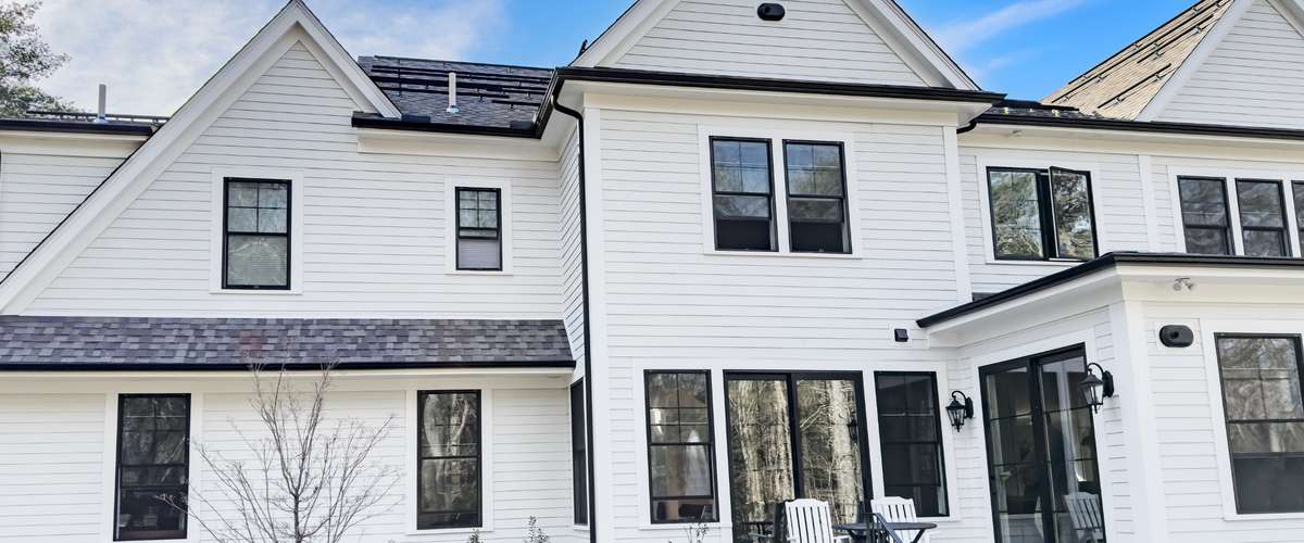 Le problème des cadrages de fenêtres en PVC noirs.