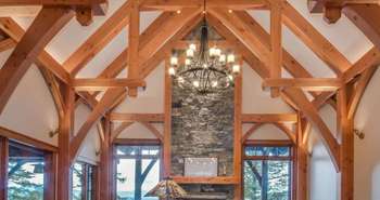 Une formation d'initiation à la charpente massive