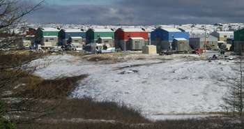 Maisons à Kuujjuaq, Nunavik, Québec. Léo Goguen, Creative Commons.