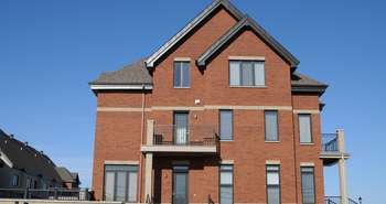 Maison neuve dans le faubourg Boisbriand, un quartier LEED, Céline Lec