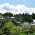 L'Écohameau de la Baie, perché au-dessus du fjord du Saguenay.