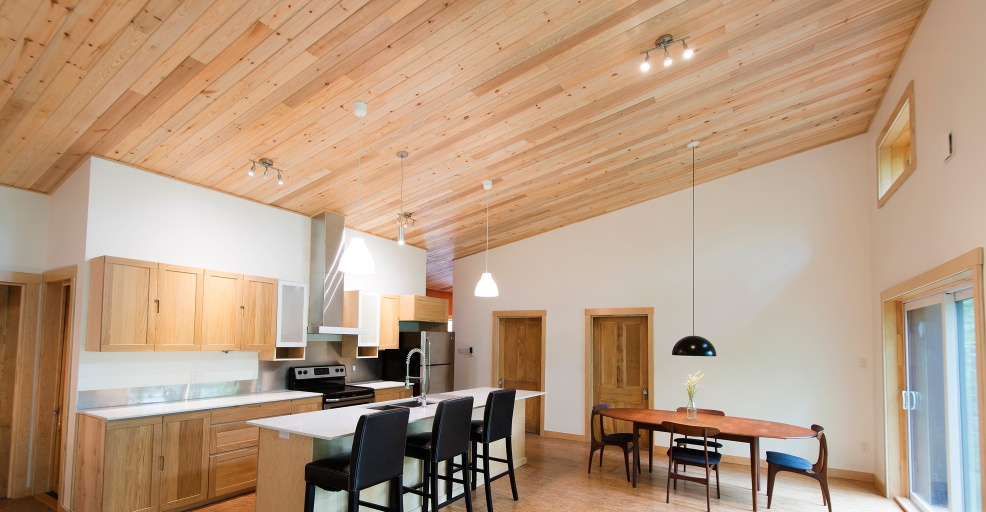 Plafonds: choisir entre une finition de gypse et de bois - Écohabitation