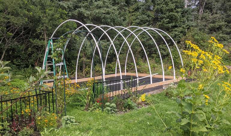 Comment fabriquer une serre de jardin : 2 méthodes