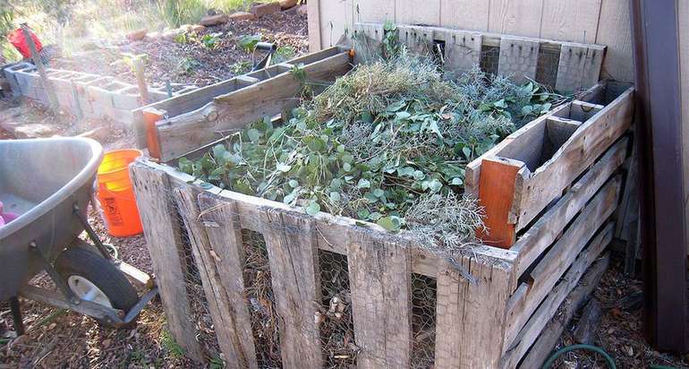 Comment bien intégrer un bac à compost dans son jardin ? - My