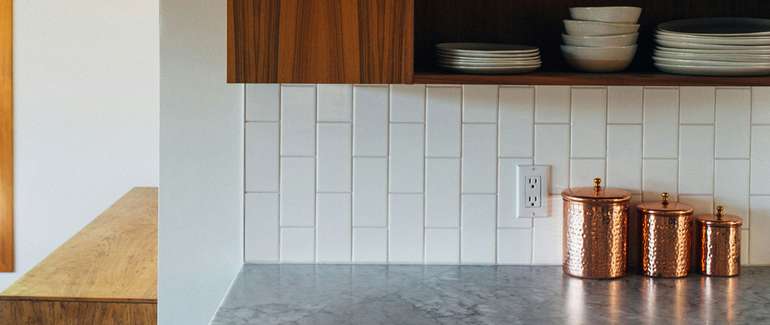 Matériaux pour le renouvelement des revêtement de mur de comptoir et armoires de cuisine au Québec