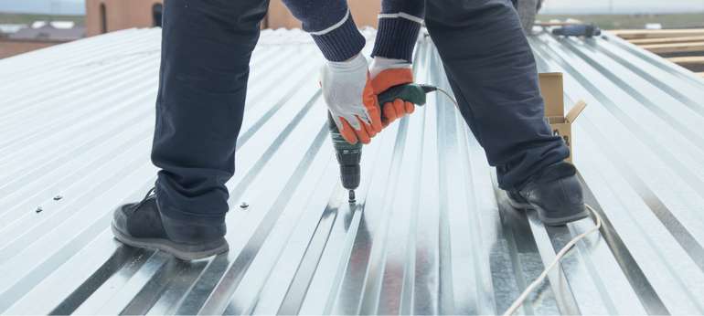 Toit metal installation