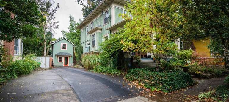 UHA au fond d'une allée