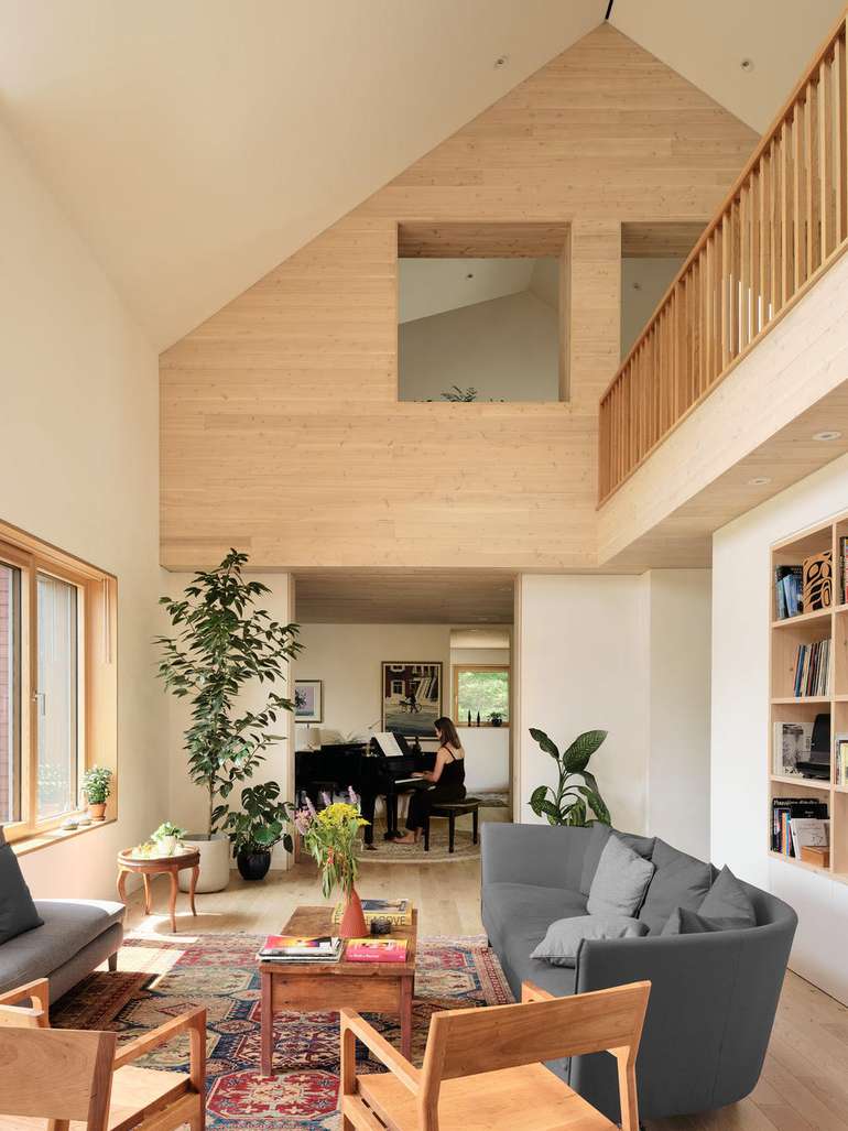 Vue de l’intérieur de la maison, montrant l’aménagement des espaces.