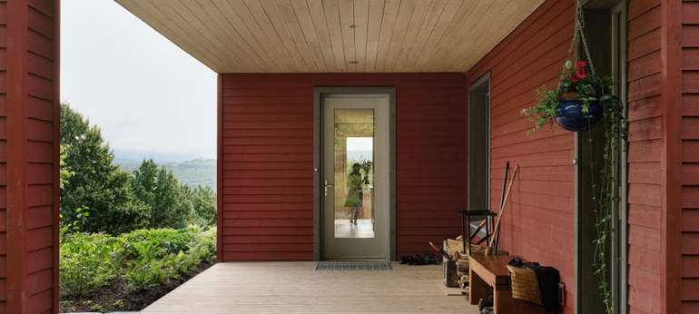Vue de la maison depuis le patio.