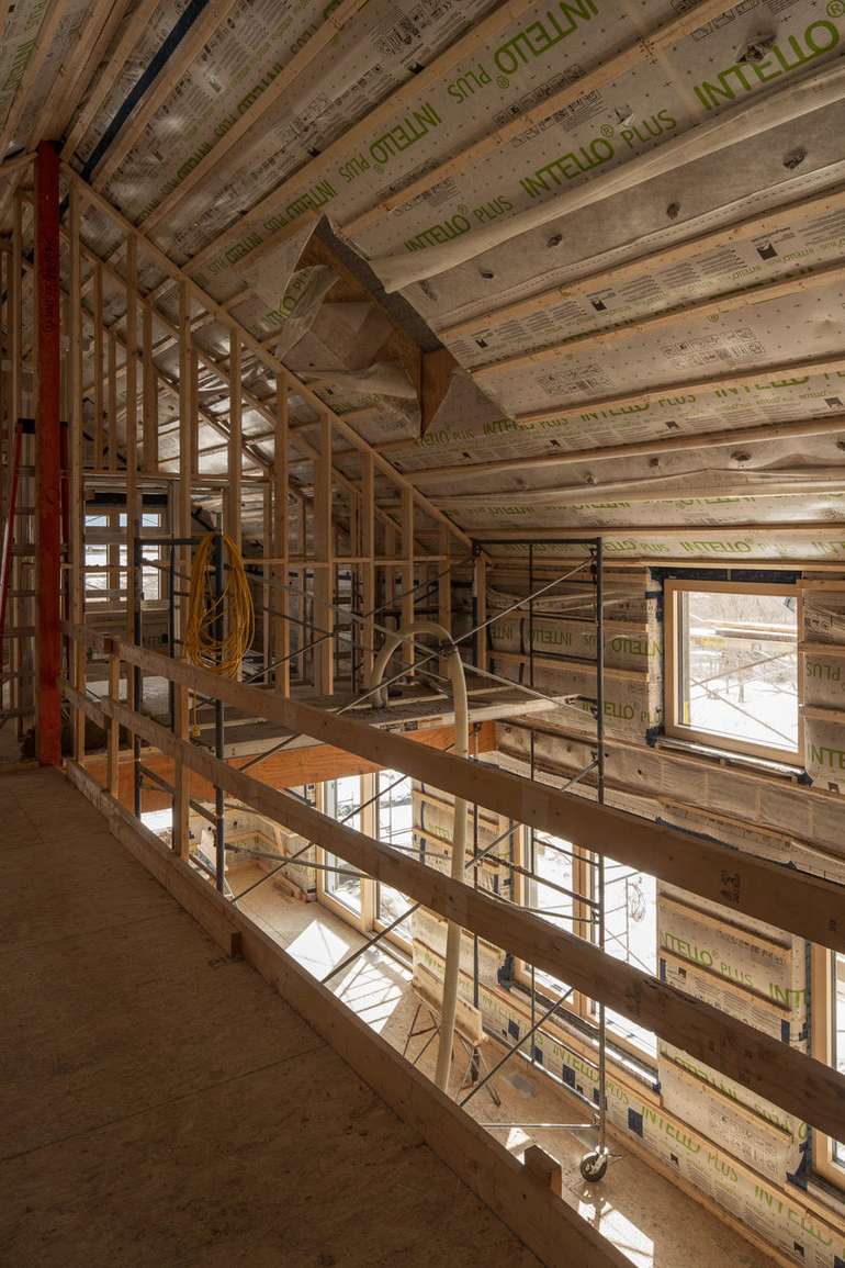 Site de construction d’une maison unifamiliale en cours de travaux.