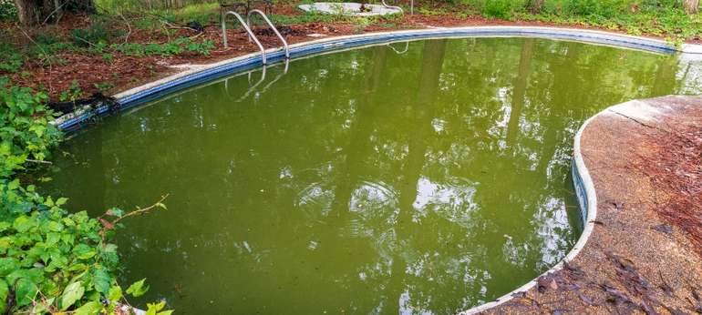 eau sale piscine
