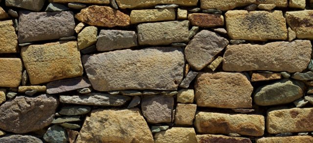 Mus massique, en pierres