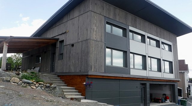 Design simple, toit en mono-pente, revêtements extérieurs de qualité