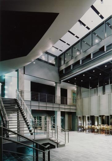 Hall d'entrée du pavillon de la Faculté de l’aménagement, UdeM @ umontreal.ca